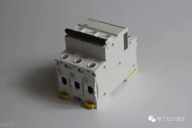 浪涌保护器与空气开关有什么区别?怎样选型?这篇文章里有答案-陕西上秦能建工程有限公司